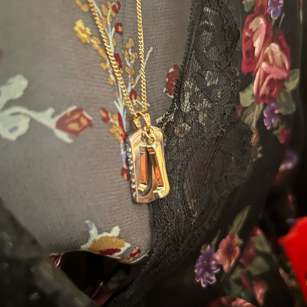 Letter J long necklace - Picture 3 of 6